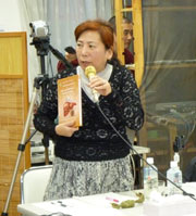 Dr. Yui stellt das Leber Buch vor